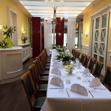 Hotel-restaurant Amadeus מלון 3*